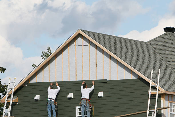 Professional Vinyl Siding technician working in Lafferty, OH